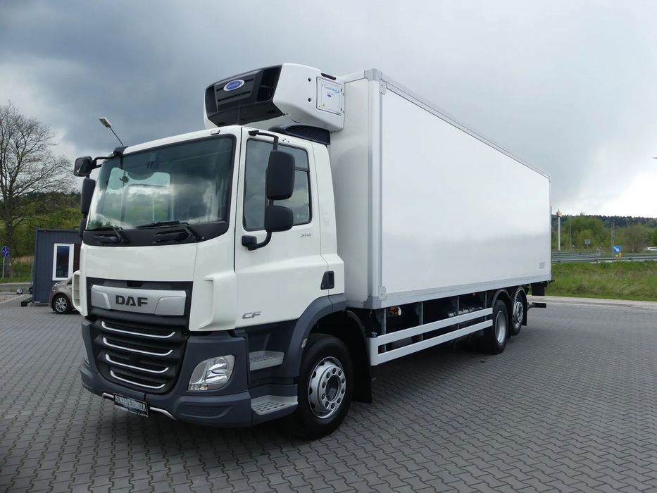 DAF CF 370 / 6x2 / CHŁODNIA 8.25 + WINDA / EURO 6 / 330 TYS KM /  Ładowność 13940 kg / CARRIER 750 spalinowo elektryczny /