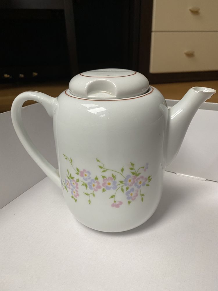 Porcelana w zdobienia z kwiatami