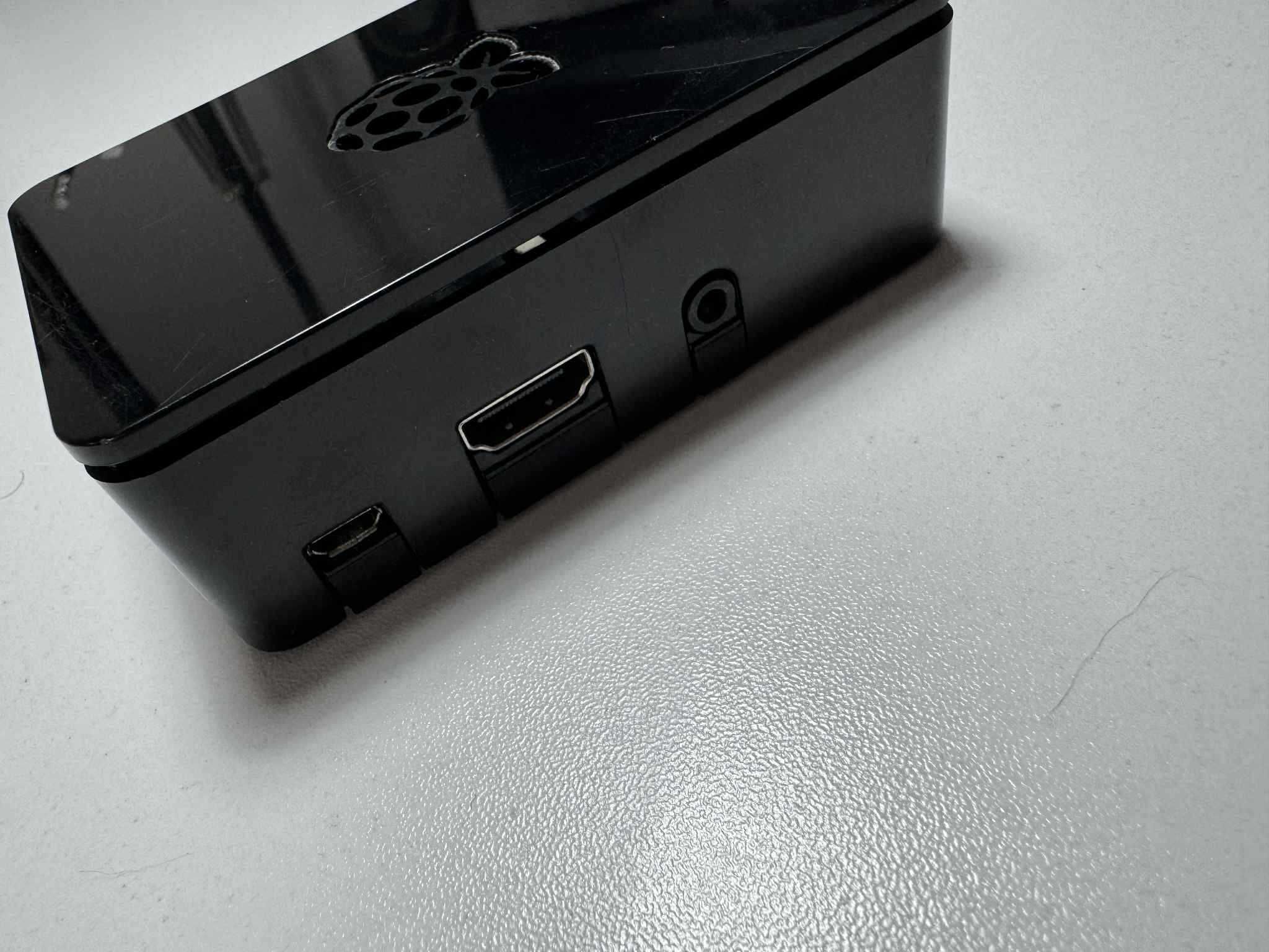 Raspberry Pi 3B + WIFI mikrokomputer z obudową (plus radiatory)