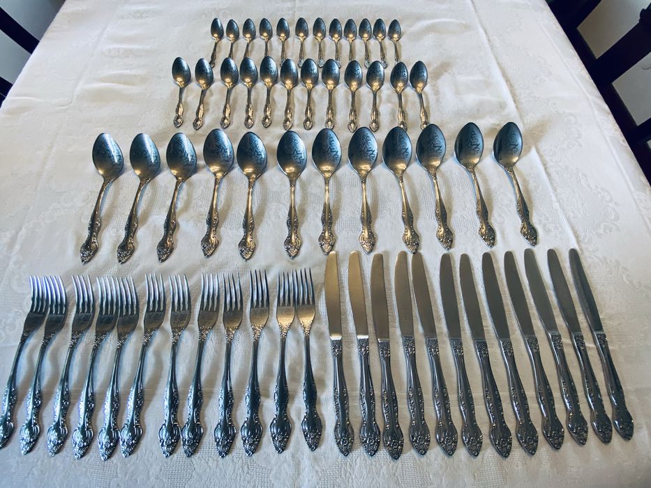 Faqueiro metálico antigo 12 pessoas