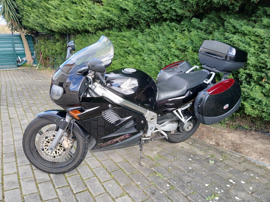 HONDA VFR750 Ano 1994 com Kit de 3 malas de viagem