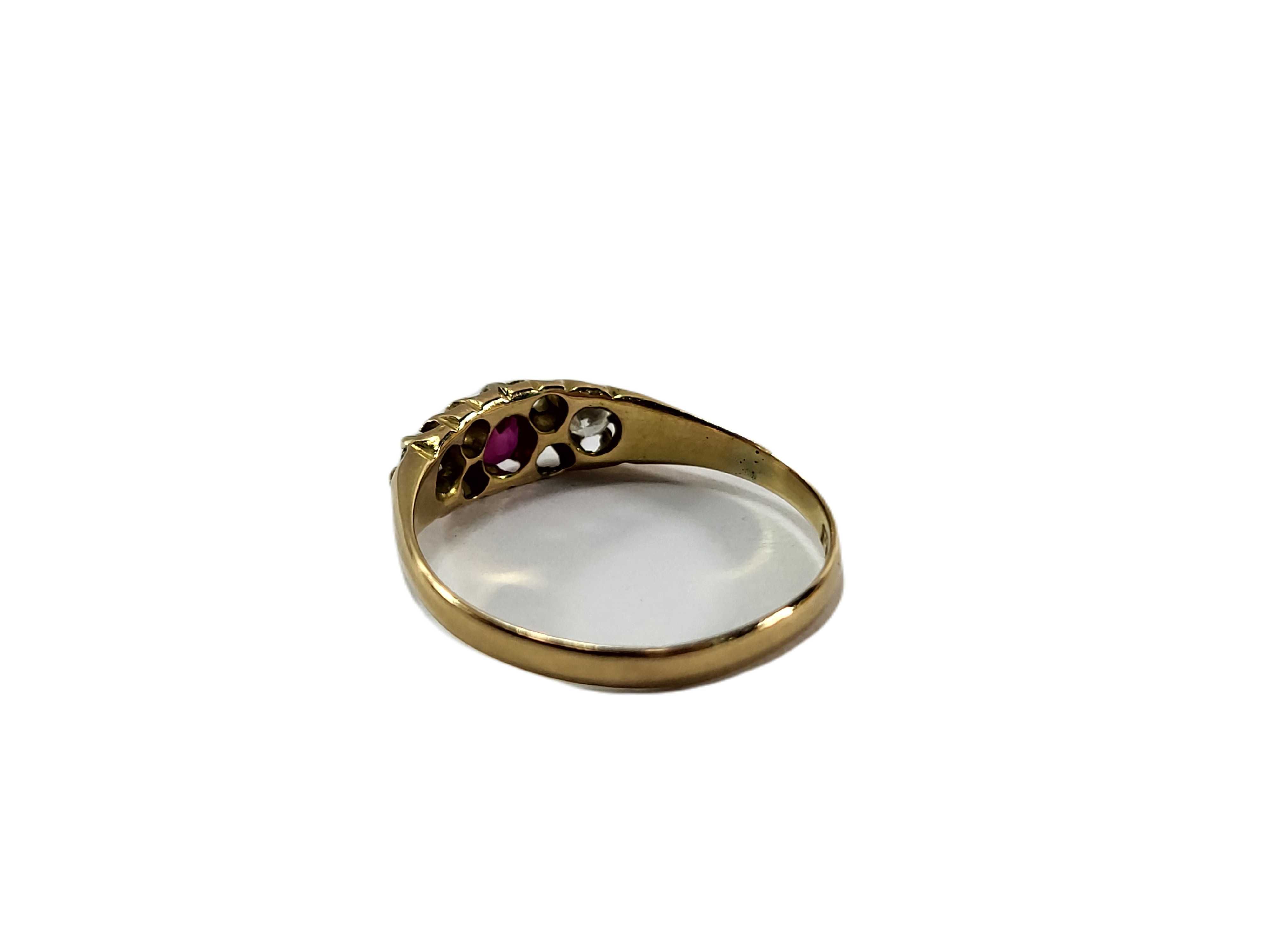 Złoty pierścionek z cyrkoniami i czerwonym oczkiem 750 R:18