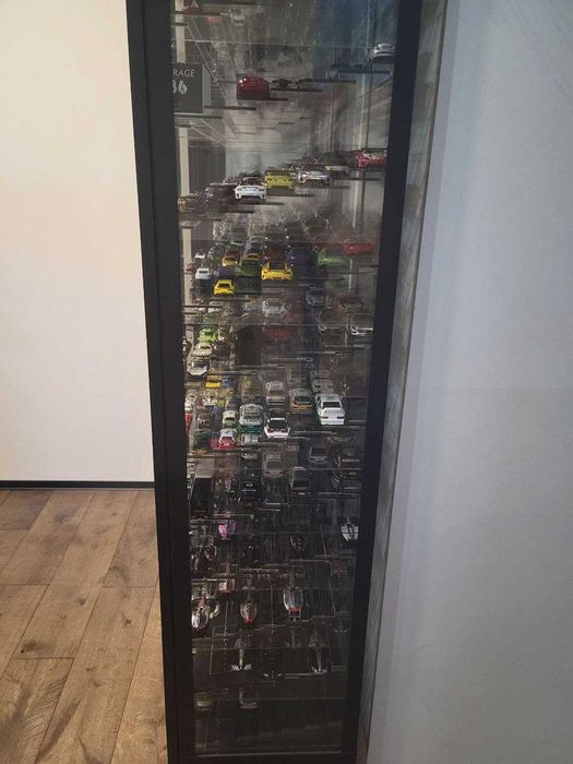 Стенд Ikea метал+скло для колекційних машин 1/43 масштаб на 500-600 шт