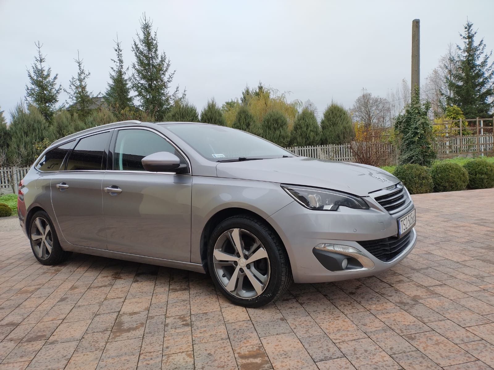 Peugeot 308 1.2 benzynaPEUGEOTKOMBI