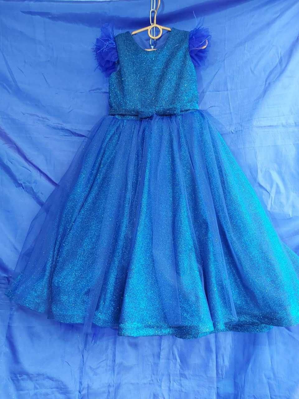 Детское платье платье нарядное 5-6лет