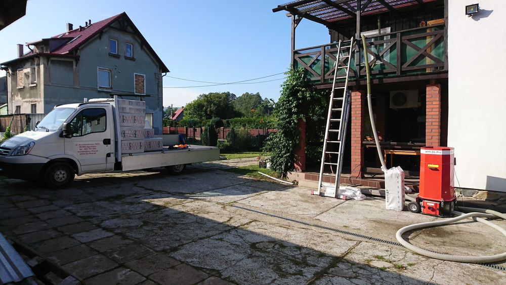 ocieplenie celulozą metodą pneumatyczną wdmuchiwanie celulozy