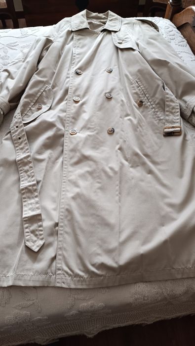 Gabardine clássica de homem beje, marca Melka