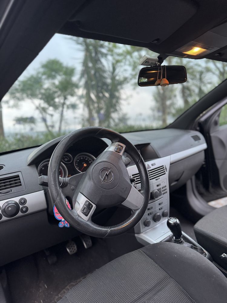 Opel Astra GTC 1.3