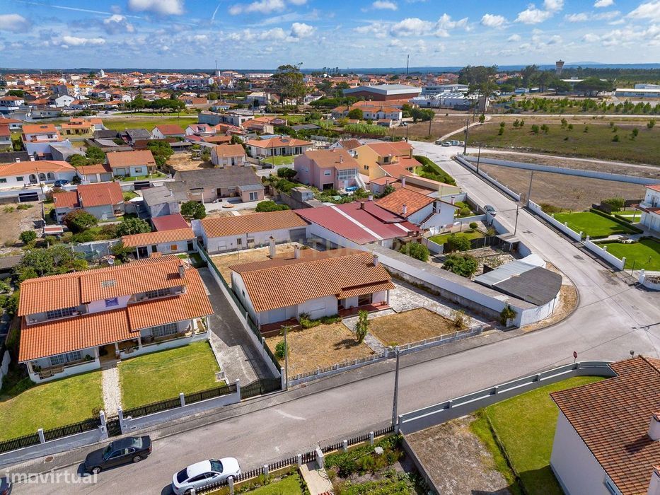 Excelente Moradia T4 localizada num lote de terreno de 934m2, em Vieir