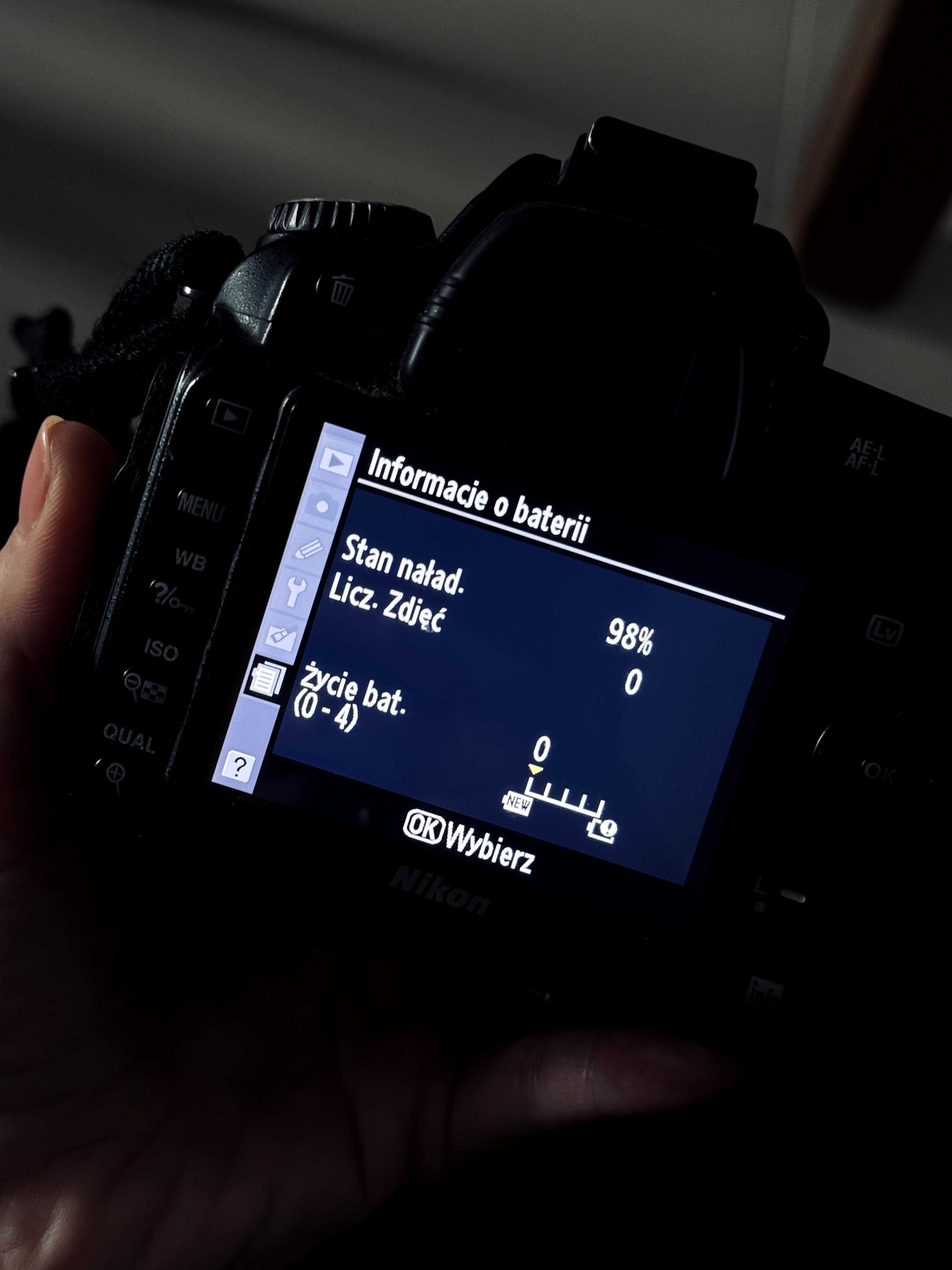 Nikon D90 + obiektywy: 18-105 VR + standardowy AF-S 50mm f/1,8G