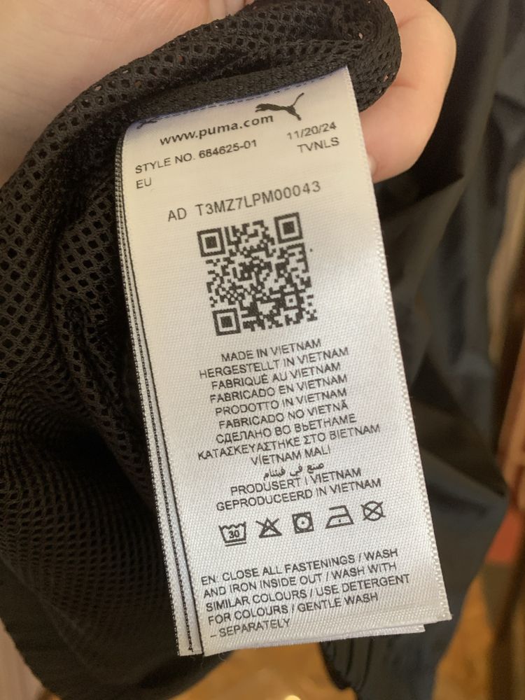 Вітровка чоловіча Puma essentials regular windbreaker чорна
