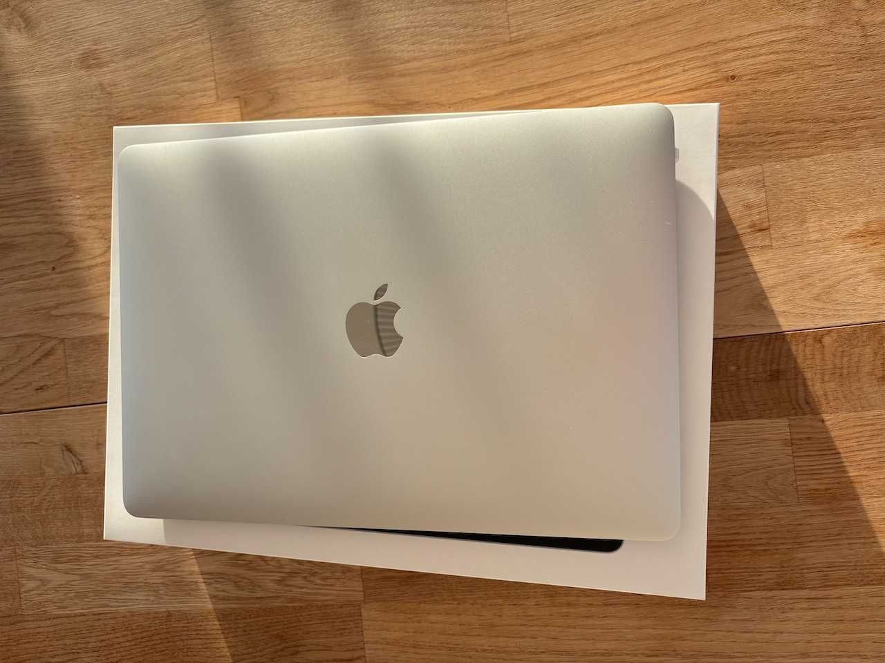 MacBook Pro 13 M1 Silver 256GB 8GB RAM stan idealny