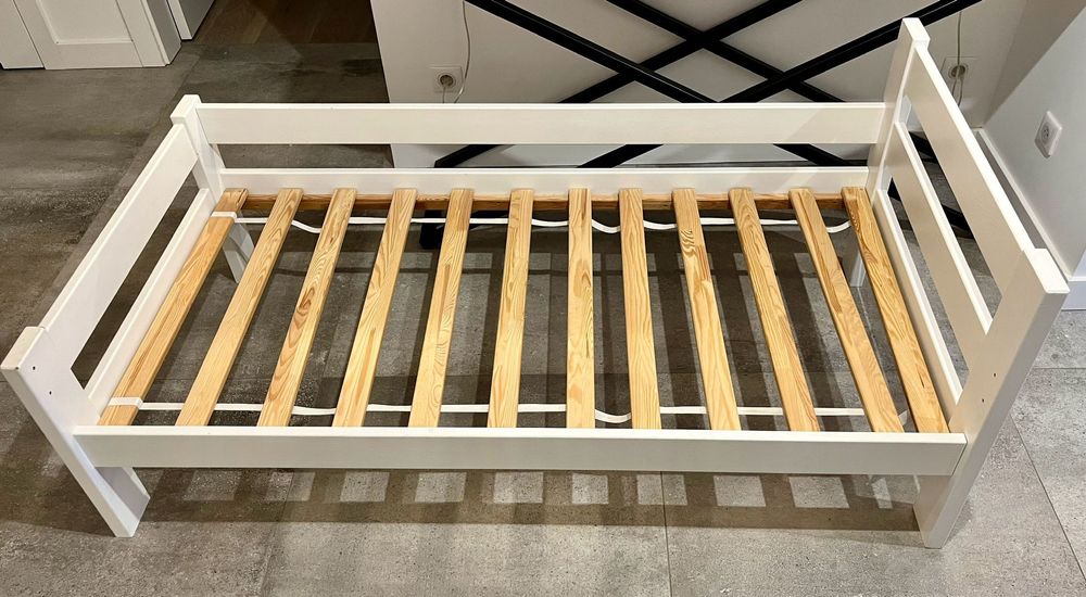 Łóżko sosna ze stelażem 80x160