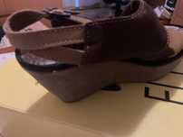 Sapatos Fly London com cunha