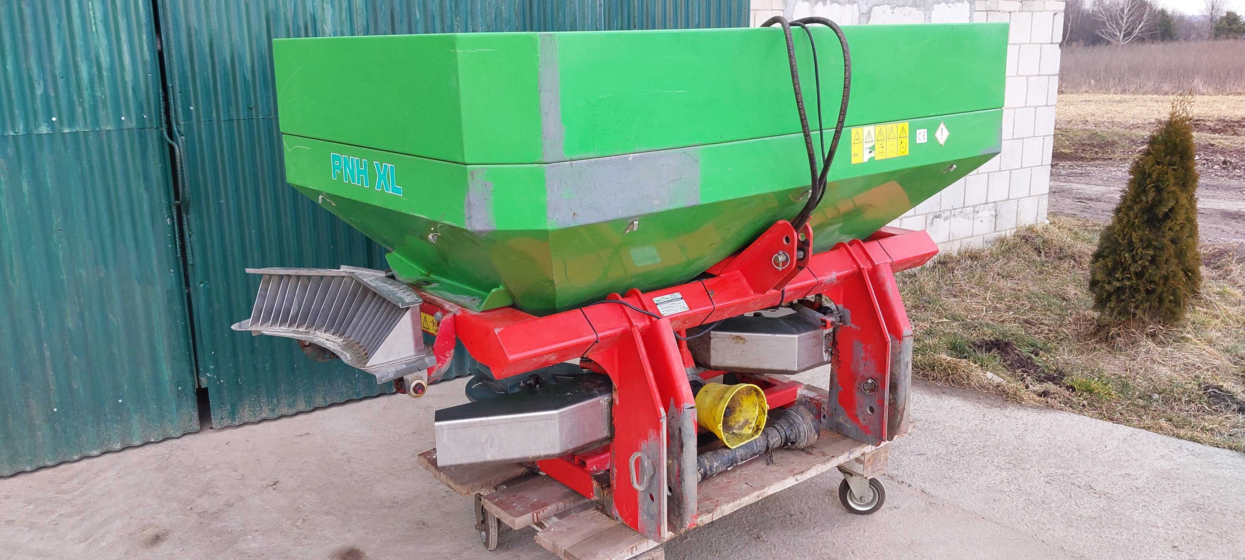 Rozsiewacz nawozu Agro Tom RNH XL 2016r. 12-28m
