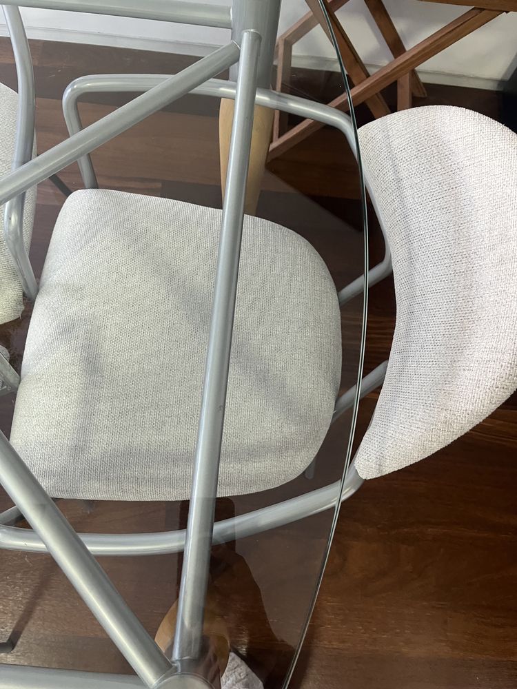 Vendo mesa vidro e 4 cadeiras