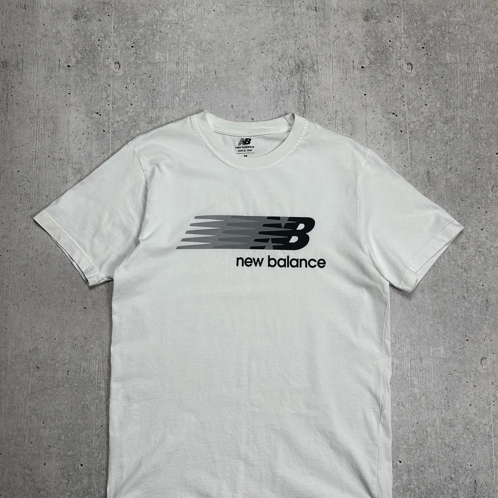 Футболка с большим логотипом New Balance размер S-M