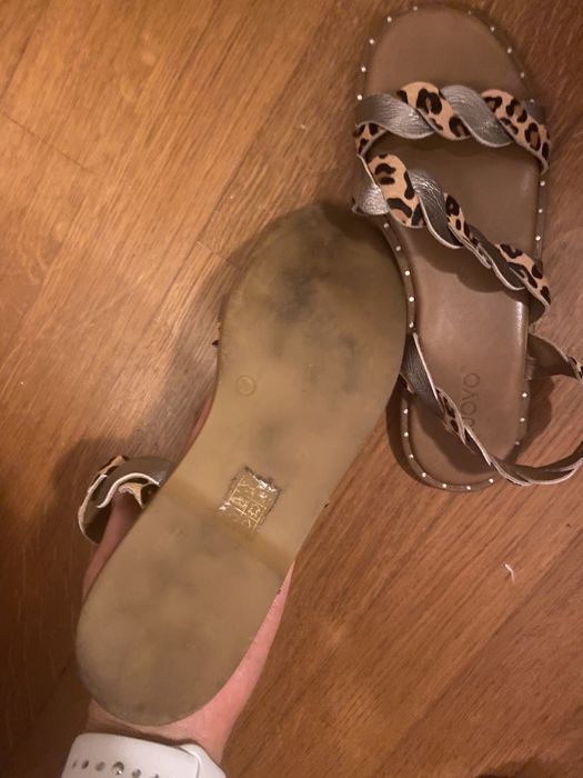 Sandálias leopardo