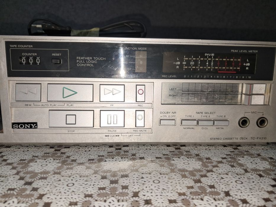 Продам стерео кассетную деку (магнитофон) SONY  TC-FX 210