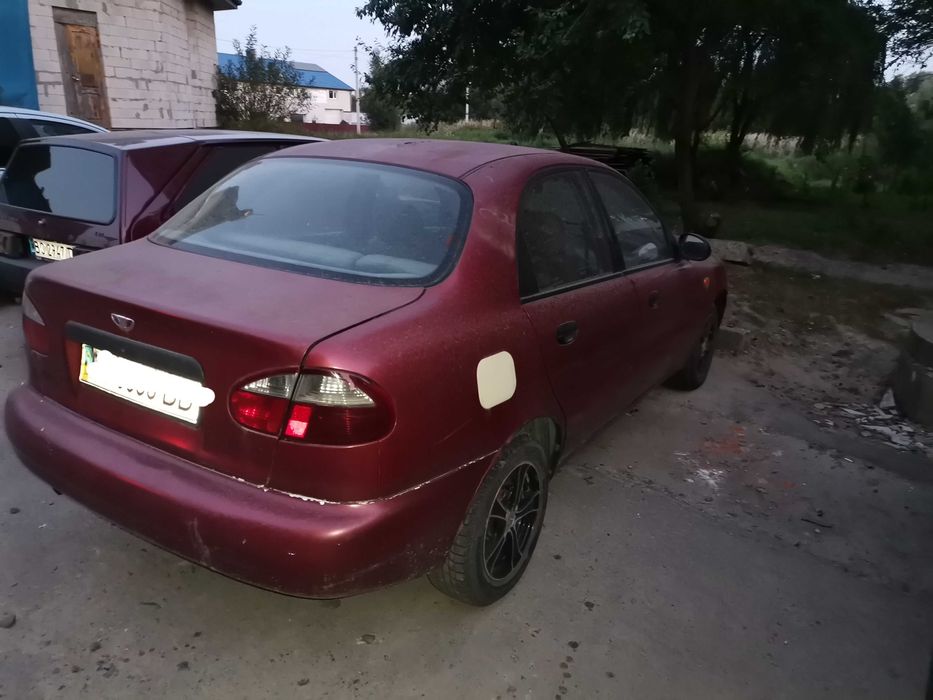 Деу ланос1,5 рік 2003