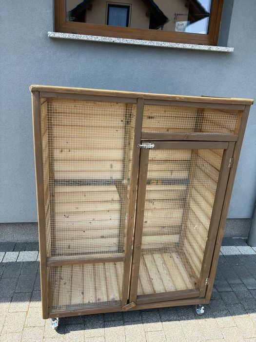 Woliera drewniana 110x60x160 cm na kółkach dla papug i ptaków