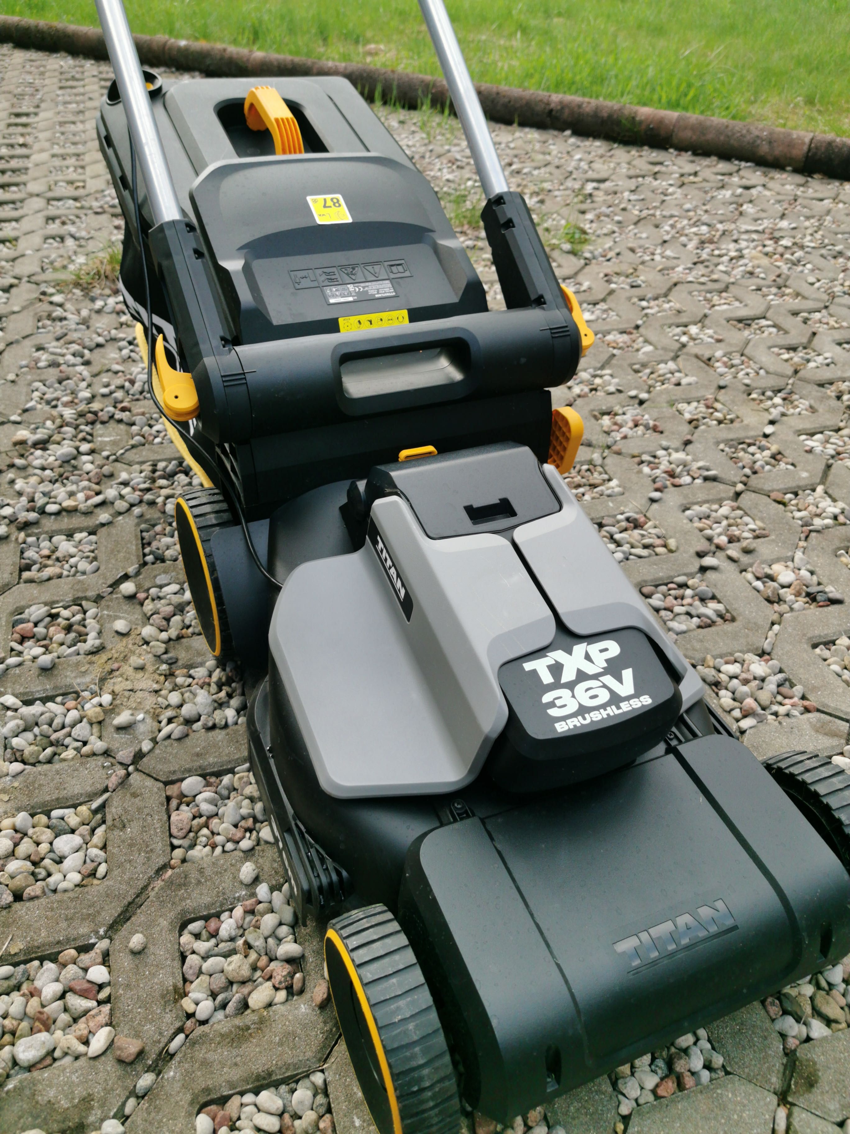 Kosiarka akumulatorowa Titan TTI836LWM 18V 5.0Ah