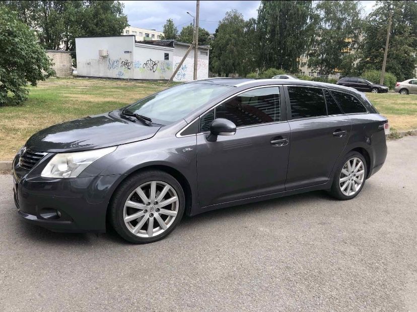 Тойота авенсіс 2009