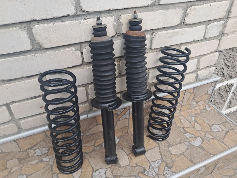 Стойки задні ваз 2108 2109 21099, 2110 2115 амортизатори задні