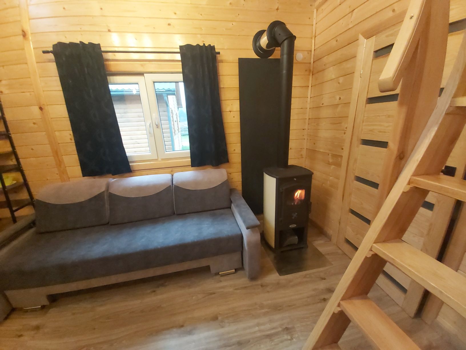 Domki z linią brzegową jeziora# pomost# sprzęty wodne# sauna#jacuzzi