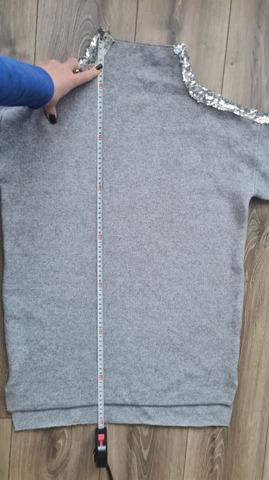 Sweter z cekinami- jak nowy