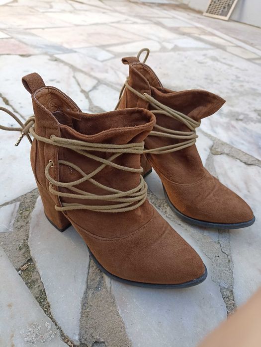 Botas de salto em camurça