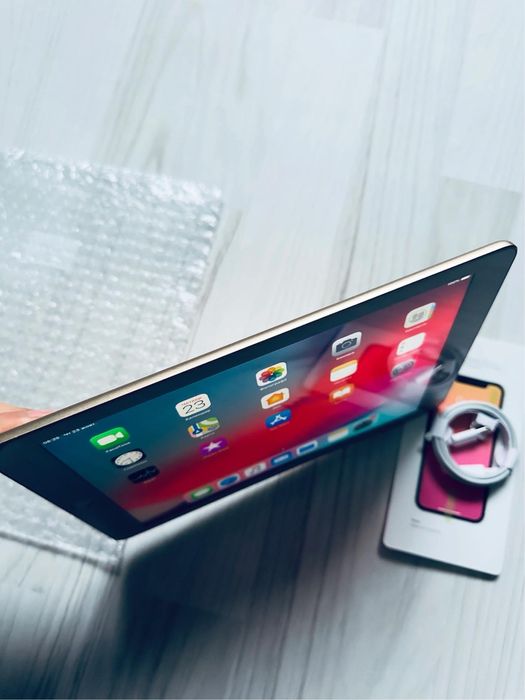 З гарантією Ipad 5 32gb gold neverlock 80% акумулятор