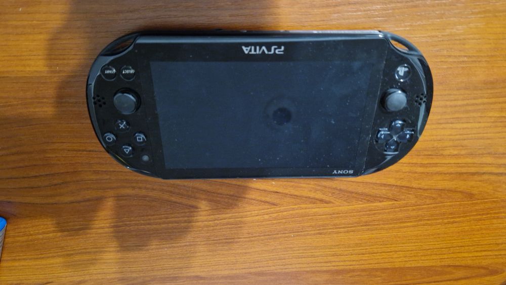 PS Vita plus 5 gier