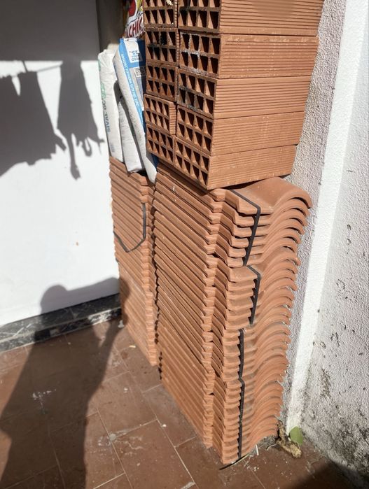 Vendo mais 290 telhas pessoa que der melhor preco fica com tudo !!!