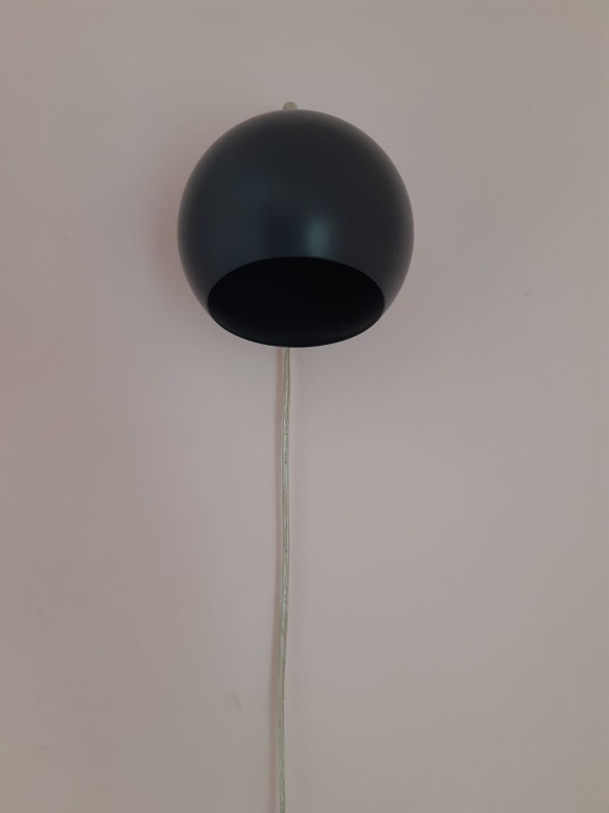 Grafitowa lampka na ścianę