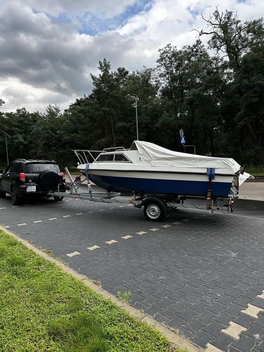 Łodź kabinowa wedkarska