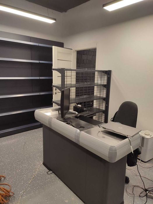 Торговое оборудование. Стеллаж торговый. Полки. Магазин. касса. крючки