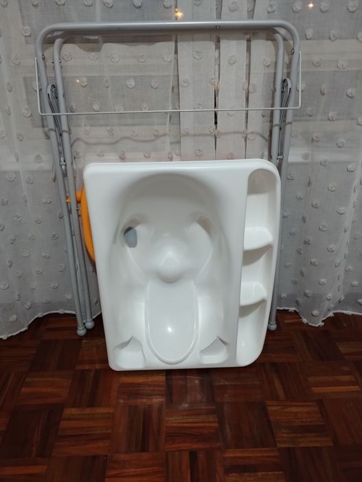 Banheira de bebé com suporte