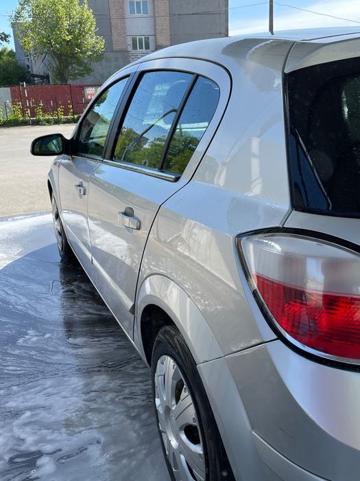 Opel astra машина