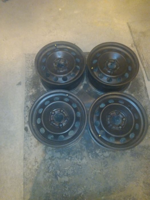 Диски R16 на бмв е46 оригінал, ковпаки.