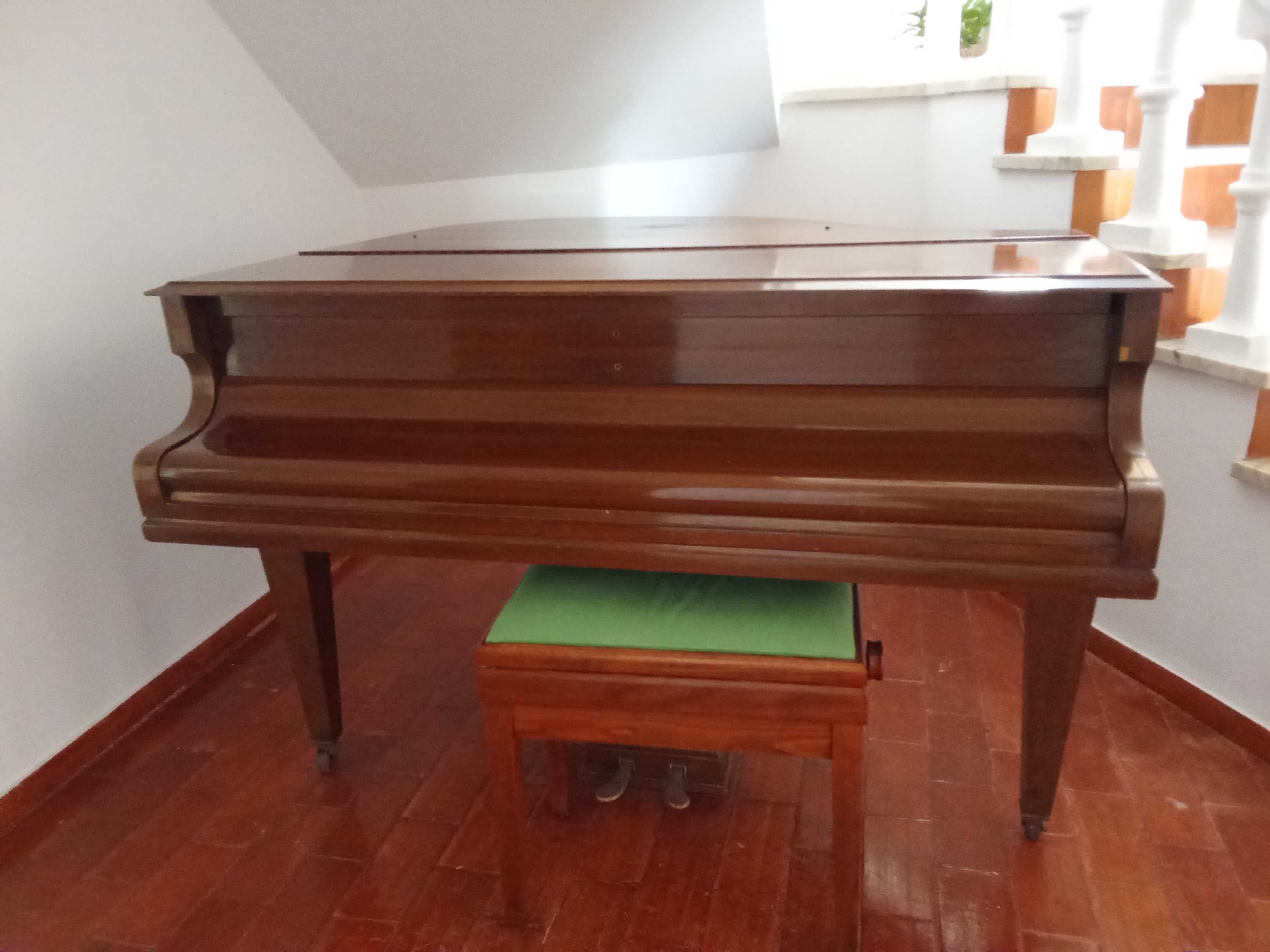 Piano acústico de cauda challen london est 1804