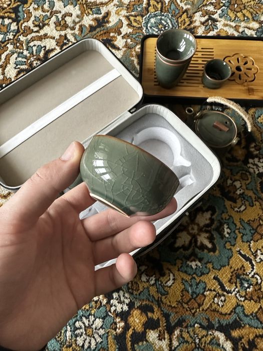 Зелений набір для чайної церемонії у прямокутному кейсі