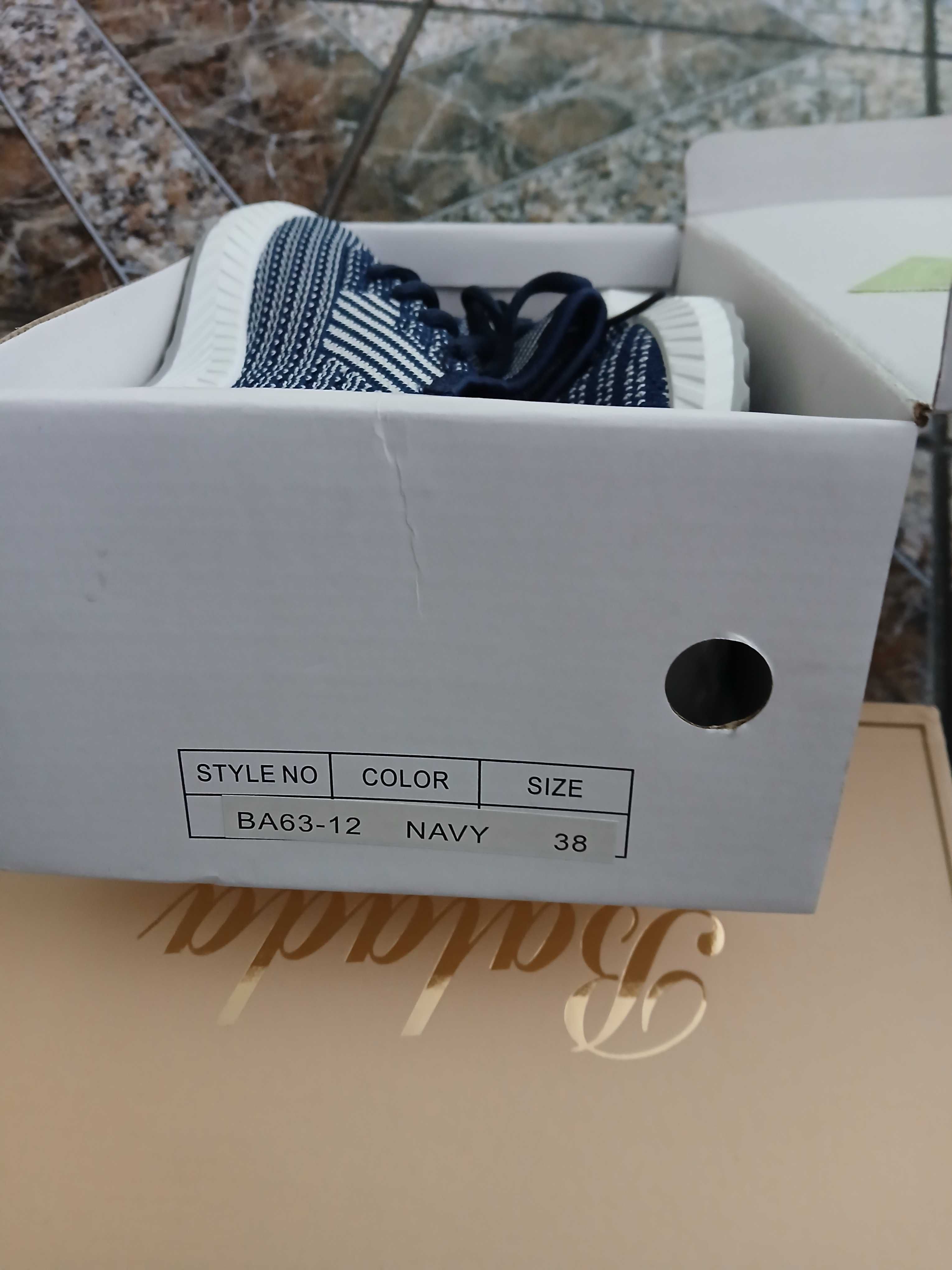 Buty młodzieżowe  letnie z siateczką rozm 38 Nowe