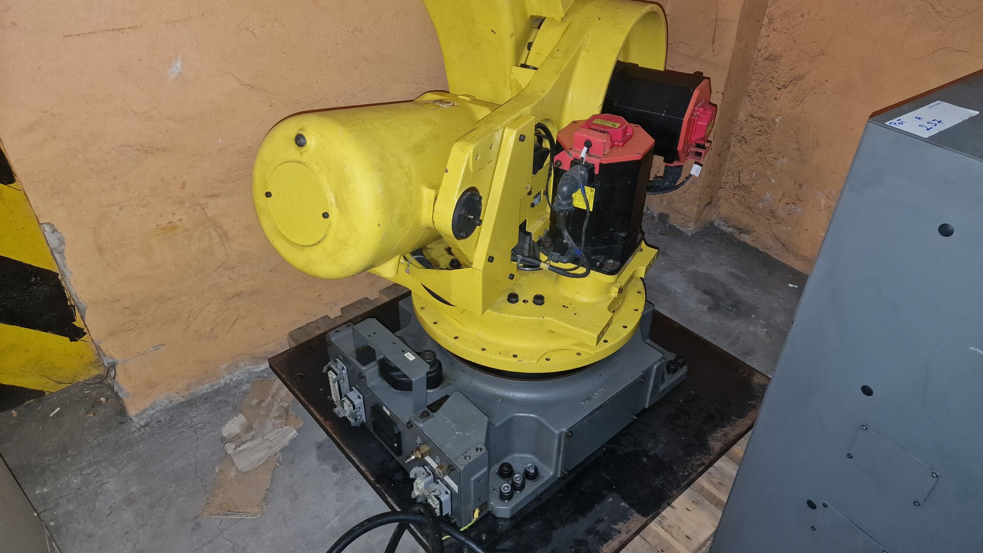 Robot Przemysłowy Fanuc R-2000Ia 165F