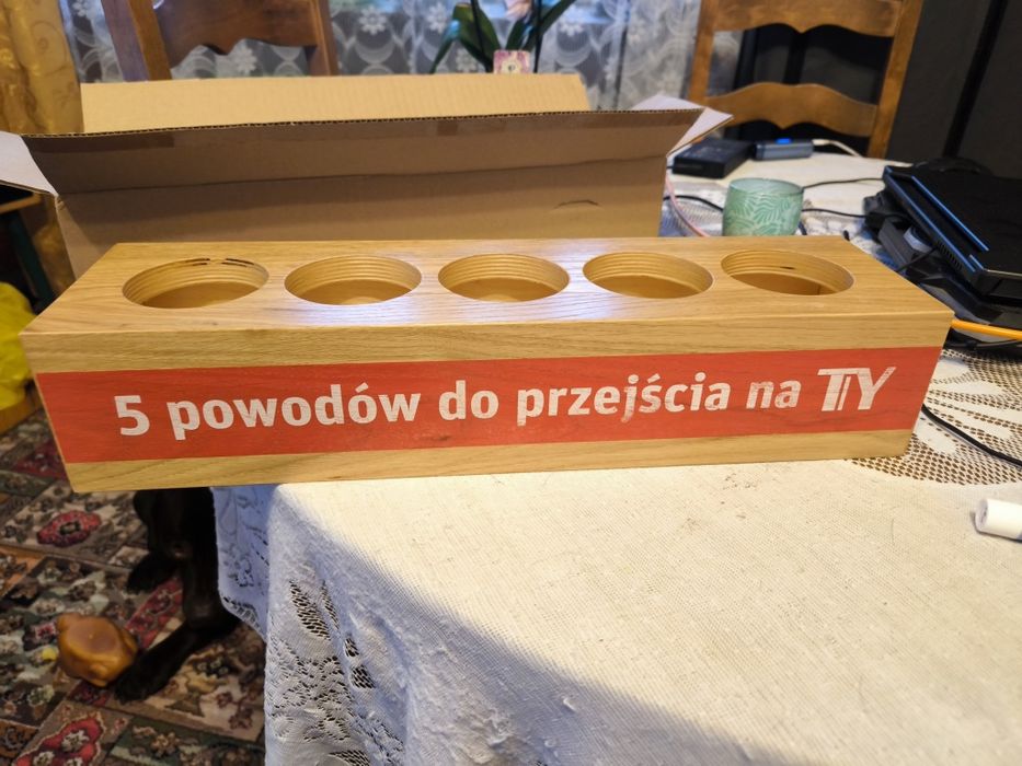 Stojak na piwo szklanki puszki butelki Tyskie