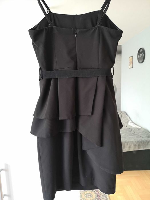 Elegancka czarna sukienka