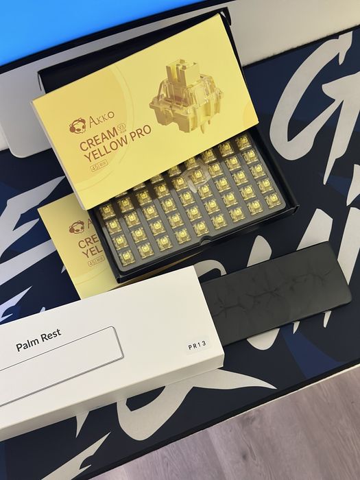 Keychron K8 (K8G1) Red Switch + Yellow Switch, Кейкапи, Palm Rest