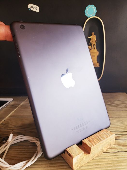 Продам Ipad mini + чехол + lightning