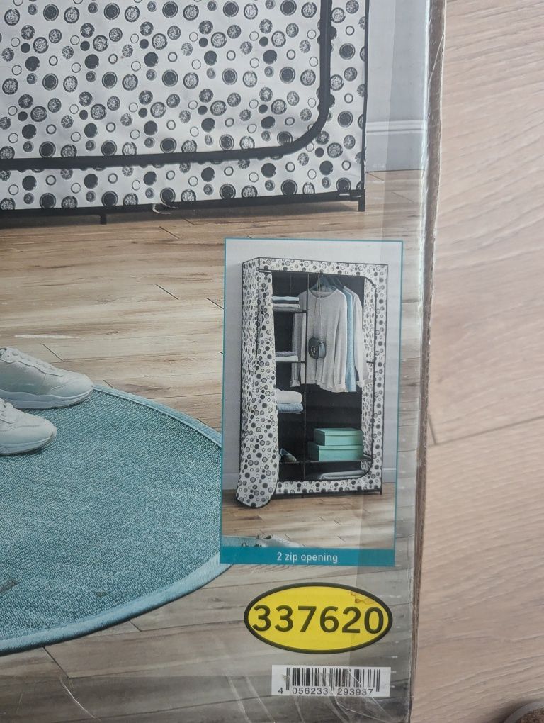 Szafa tekstylna we wzorki