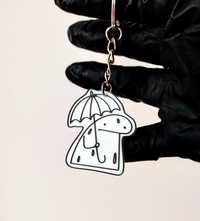 Breloczek brelok smutny mem z parasolką biało czarny do kluczy torby